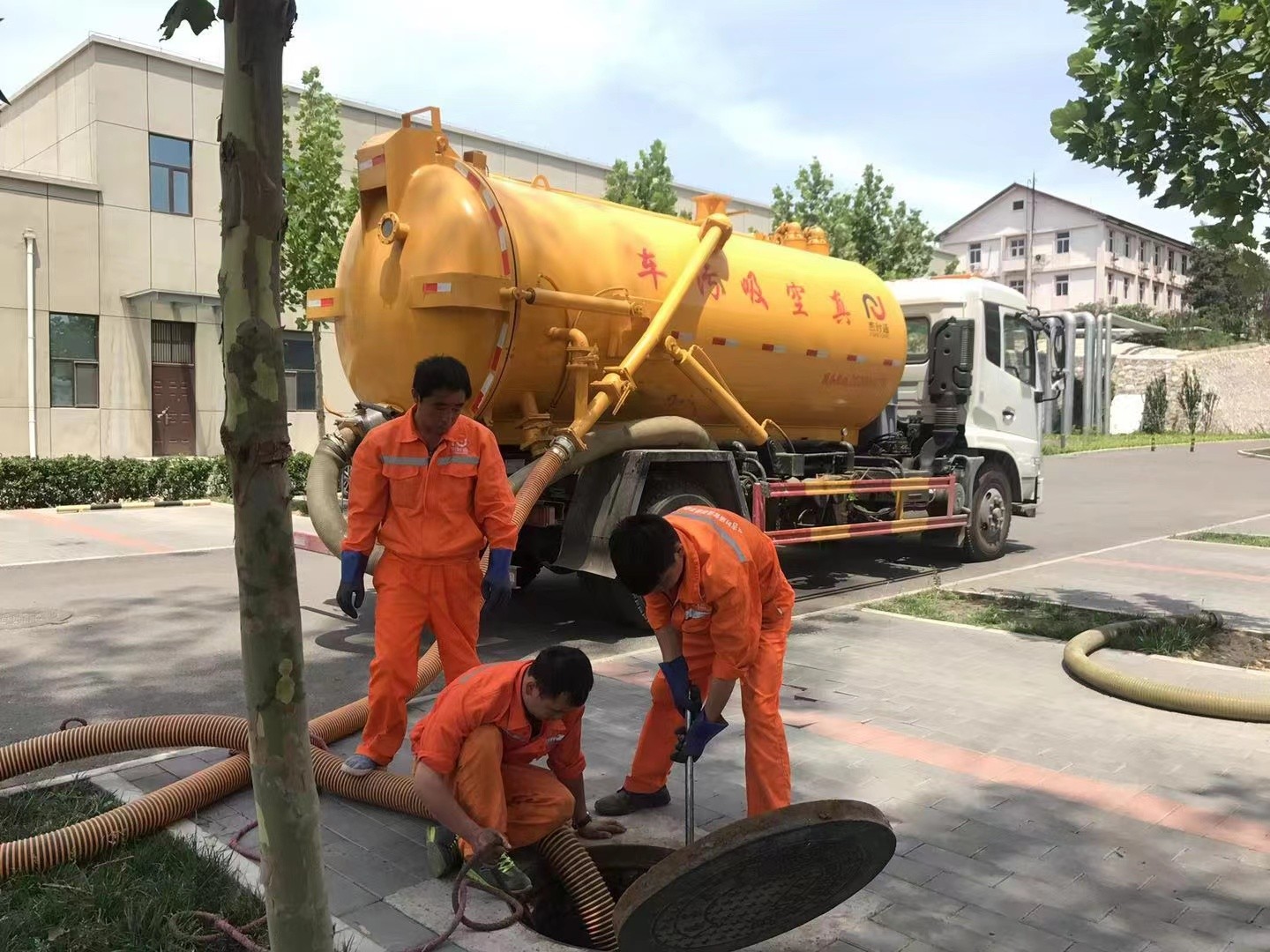 市南化粪池清理与5-8吨吸粪车施工效率分析